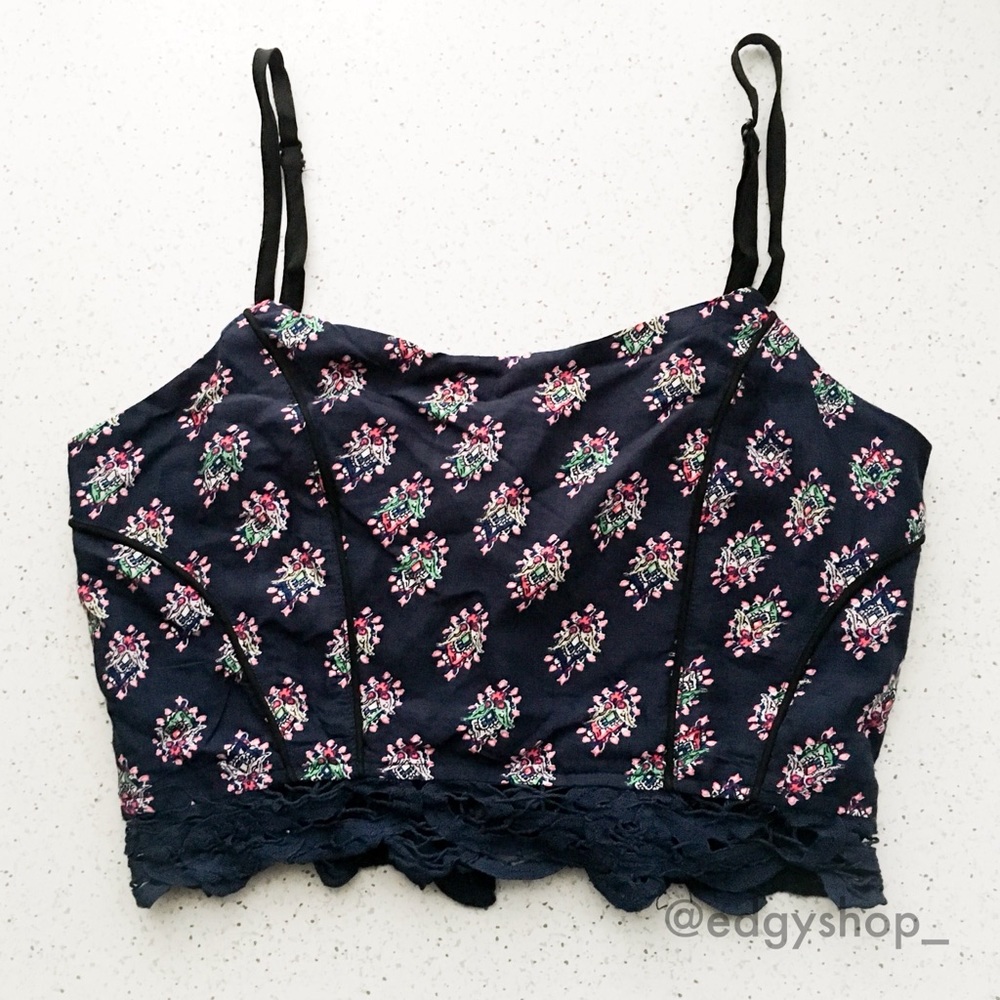 LF | Millau Crochet Trim Floral Crop Top - Picture 1 of 6